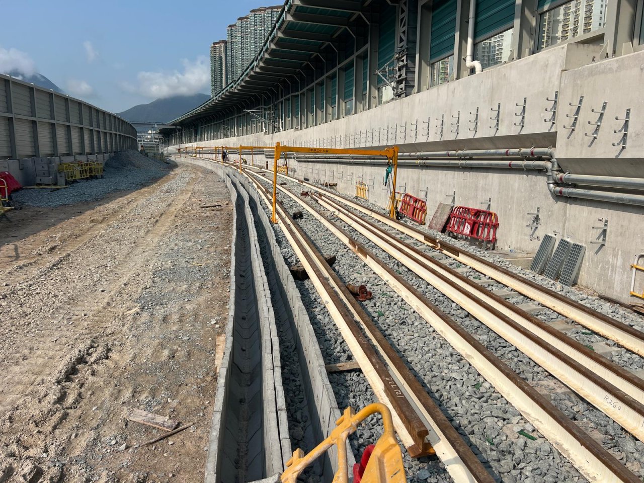 東涌綫延綫東涌東站建造工程及軌道改道的相關備置工程