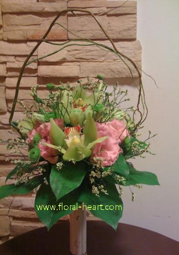 專業的場地佈置--以及各樣枱花擺設及花球